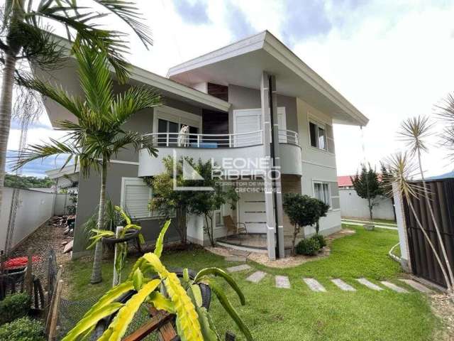 Casa á venda com 4 dormitórios no bairro Das Nações em Timbó-SC.