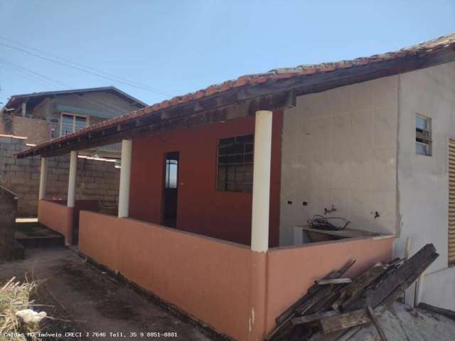 Casa para Venda em Caldas, Centro, 3 dormitórios, 1 banheiro, 1 vaga