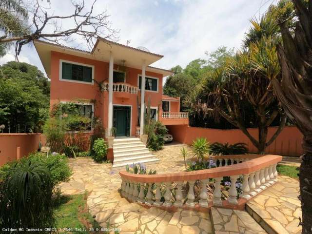 Casa para Venda em Poços de Caldas, Bianuce, 4 dormitórios, 1 suíte, 3 banheiros, 4 vagas