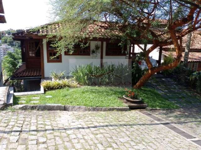 Linda Casa dentro de condomínio em Pendotiba