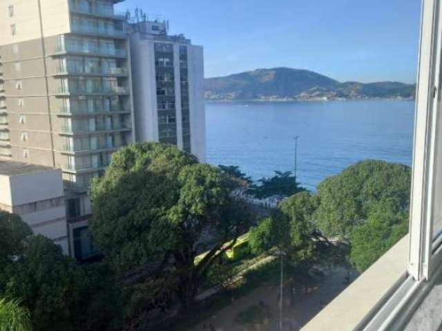 Lindo apartamento no Ingá com vista mar