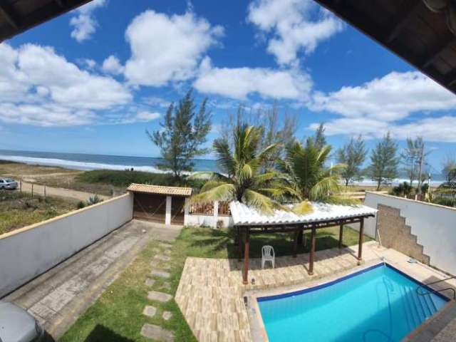 Casa duplex na frente da praia da Barra de Maricá