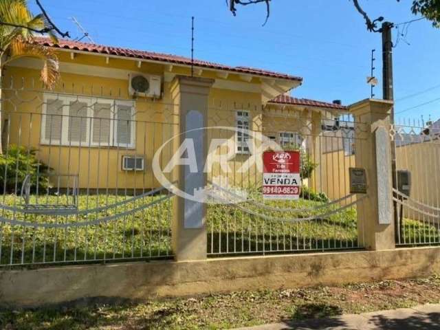 Casa com 3 quartos à venda na Rua Manacás, 508, Estância Velha, Canoas por R$ 750.000