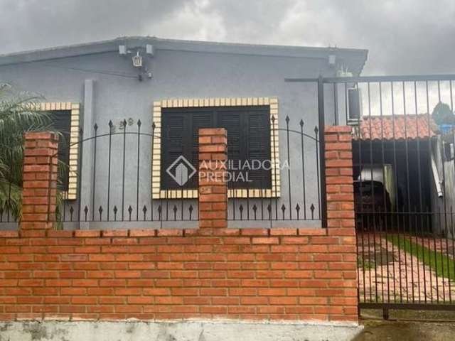 Casa com 3 quartos à venda na Alcides Mendes, 229, Parque Granja Esperança, Cachoeirinha, 86 m2 por R$ 390.000