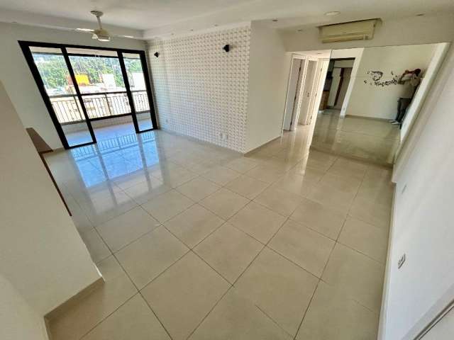 Apartamento de 3 dormitórios 100m² na quadra da Praia