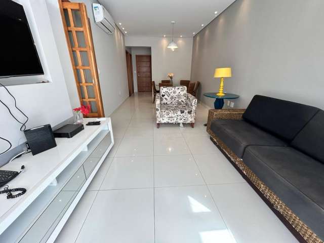 Apartamento de 2 dormitórios 101m² na quadra da praia no Embare