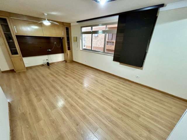 Apartamento de 3 dormitórios  136m² na quadra da praia