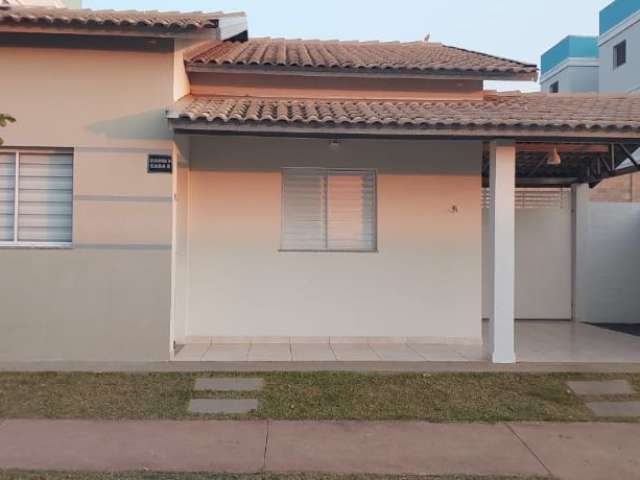 Alugo Linda Casa Mobiliada em Condominio Fechado