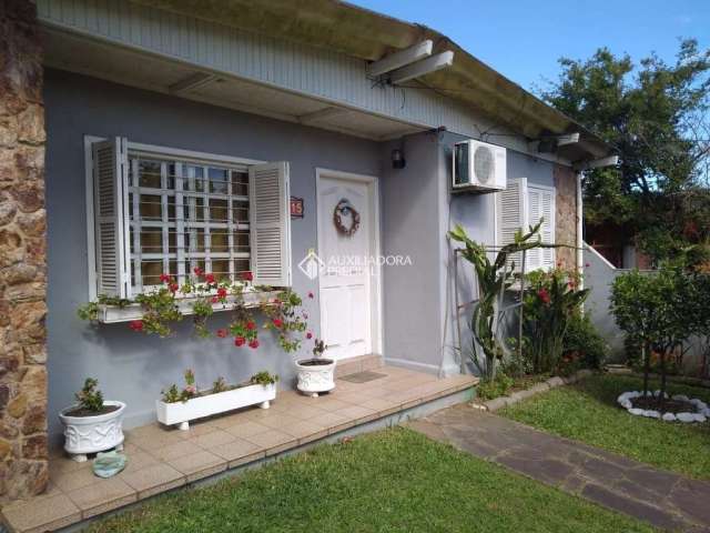 Casa em condomínio fechado com 3 quartos à venda na Rua Caetano La Porta, 115, Rubem Berta, Porto Alegre, 250 m2 por R$ 330.000