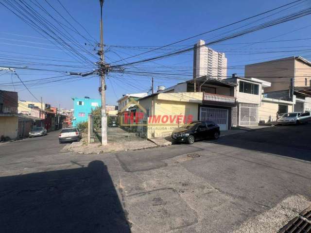 Imóvel para renda com 04 casas, 01 salão e terreno de 300m² em Osasco.