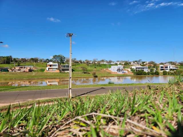 Oportunidade Única em um Paraíso à Beira da Lago!