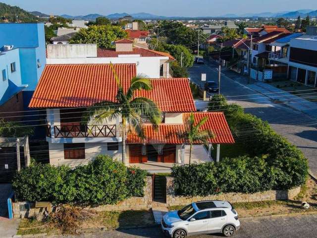 Casa em condomínio fechado com 4 quartos à venda na São Miguel, 151, Centro, Garopaba por R$ 2.250.000