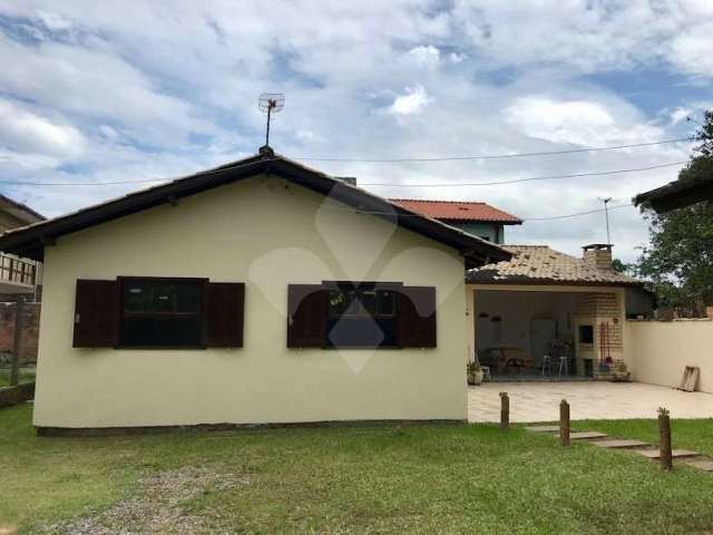 Casa em condomínio fechado com 3 quartos para alugar na Das Pedras, 320, Praia da Ferrugem, Garopaba por R$ 900