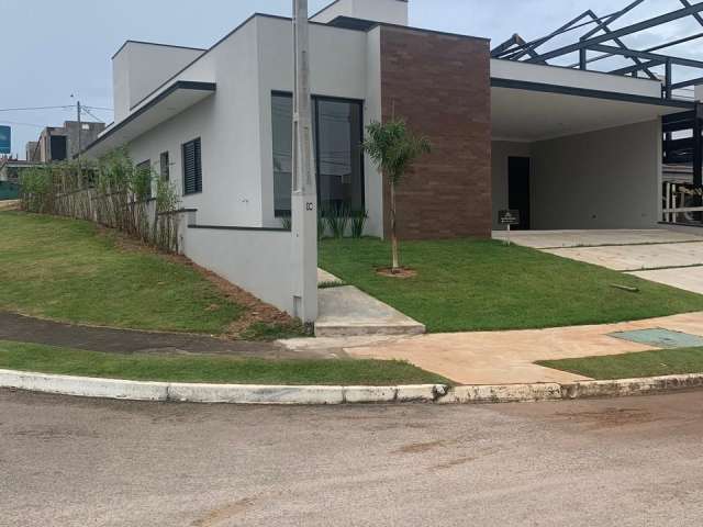 Excelente casa de Condomínio em fino acabamento