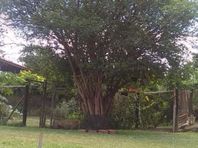 Linda chácara no Jardim Buru com 3 Dormitórios