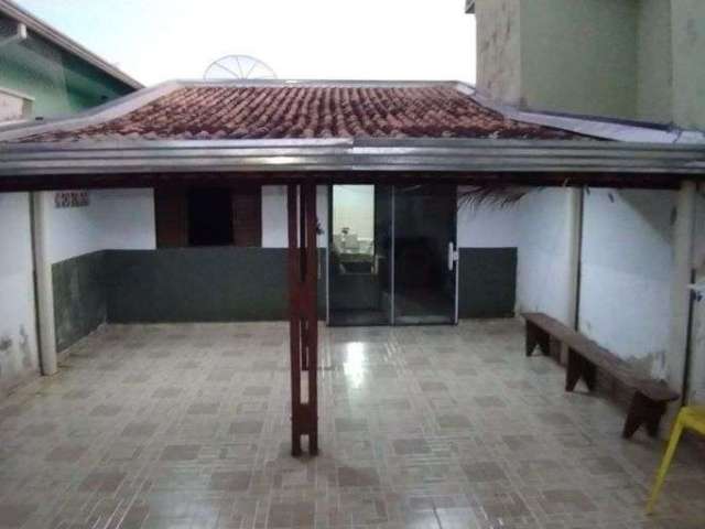 Casa com Quintal Amplo no Bairro Jardim Celane em Salto/SP