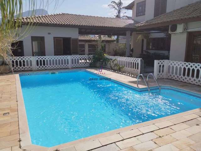 Casa com Piscina- 593m² de terreno - Indaiá - Caraguatatuba/SP