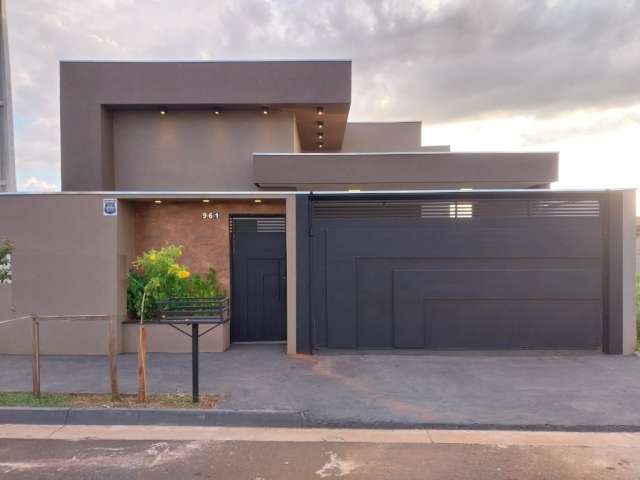 Linda casa residencial Nova no Set Valley III, imóvel com projeto moderno e um excelente acabamento, com porcelanato em toda a casa.