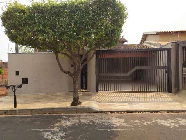 Linda casa residencial rica em armários, ótima localização, ao lado do Condonínio Amazônas, a 200 metros da Av. Danilo Galeazzi, fácil acesso a BR 153.