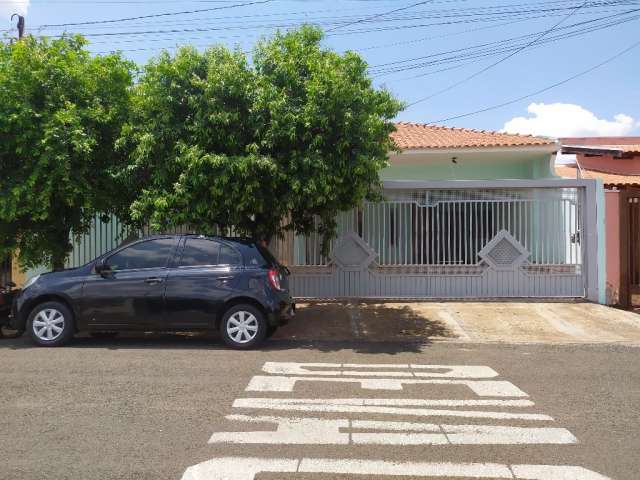 Casa residencial com edícula no Jardim Bordon, próx. a Av. Nossa Sra. da Paz e a rua São Paulo, pertinho do Açougue Ideal e da Padaria, excelente localização.