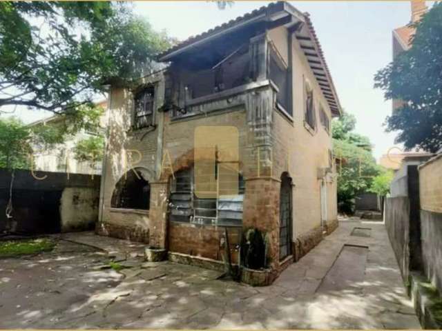 Casa à venda, para reforma, 480 m² total, 1 quadra do Pq Ibirapuera, Jd Paulista