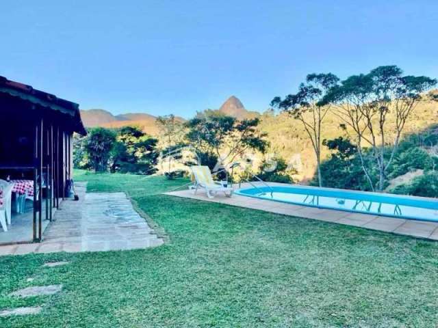 Casa com 4 quartos à venda na Rua Rosa Rabello Clavery, Itaipava, Petrópolis, 261 m2 por R$ 1.200.000