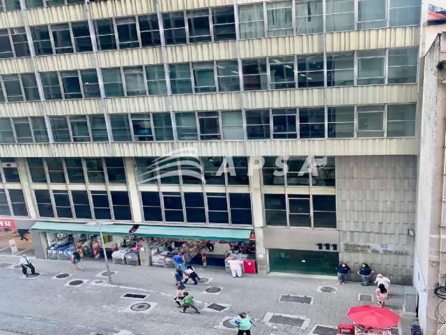 Excelente sala comercial localizada no centro do rio de janeiro, 30 m2, divisórias, banheiro e rua b