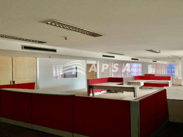 Excelente andar comercial localizado no centro do rio, 240m², semi mobiliado, possui dois banheiros,