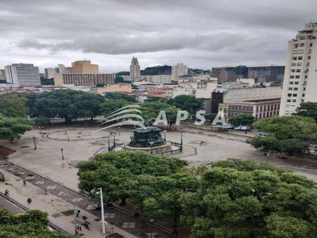 Sala comercial para diversos fins , ótima localização em frente a praça tiradentes com vlt na porta