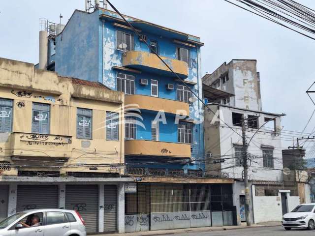 Loja localizada em frente a rua dos lustres, total de 262m², 10metros de frente e 11,40 de fundos, p