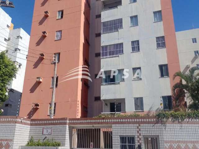 Apartamento reformado situado no sétimo andar, em rua tranquila, com piso de madeira, composto de va