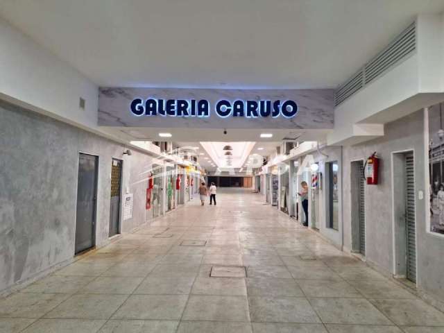 Galeria caruso - ótima localização na saens pena, bem próximo a estação de metrô. loja com suporte p