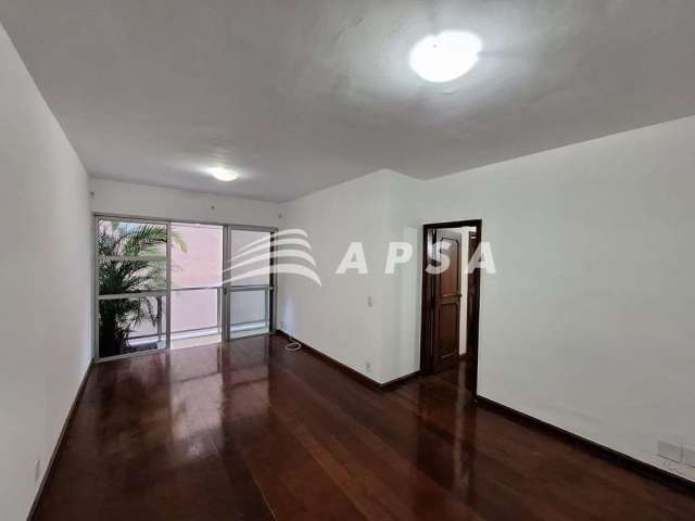 Este apartamento parece incrível! localizado no leblon, com 98m², uma sala super confortável e varan