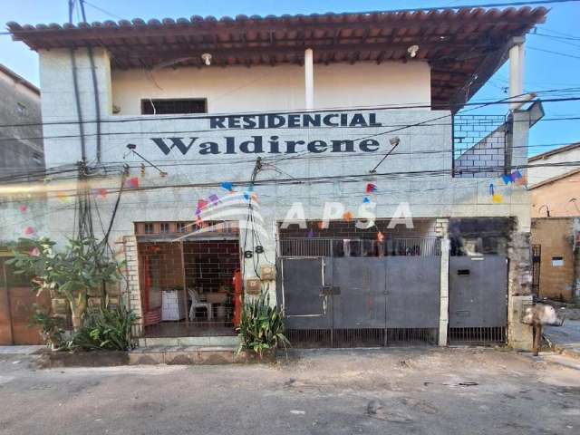 Alugo quitinete altos, com vaga de garagem para moto, dispõe de sala, cozinha americana, 01 suíte, 0