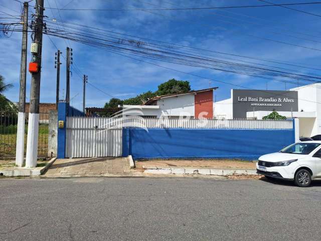 Casa para fins comercial ou residencial bem localizado na pitanguinha, 4 salas sendo 1 com banheiro;