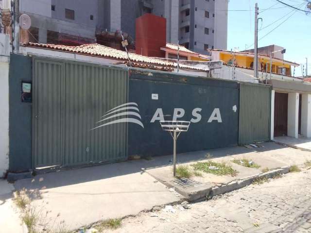 Ponto comercial localizado na jatiuca - composto por 04 quartos sendo 02 suites, 02 banheiros, 02 sa