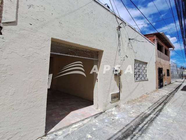 Casa para aluguel no parque araxá excelente casa em vila segura e muito bem ventilada, próxima à av.