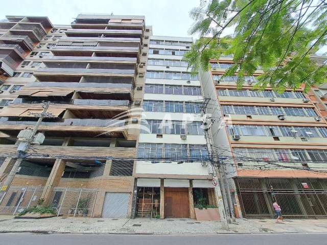 Apartamento de 36m², de fundos silencioso, arejado, bem localizado, composto por: sala ampla, 1 quar