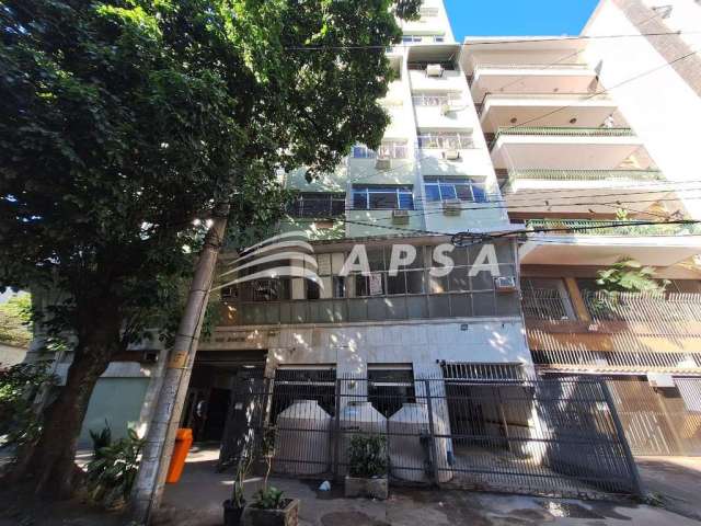 Apartamento de frente, vista livre, de 72 m², sendo  composto de sala, 2 quartos, banheiro, cozinha,