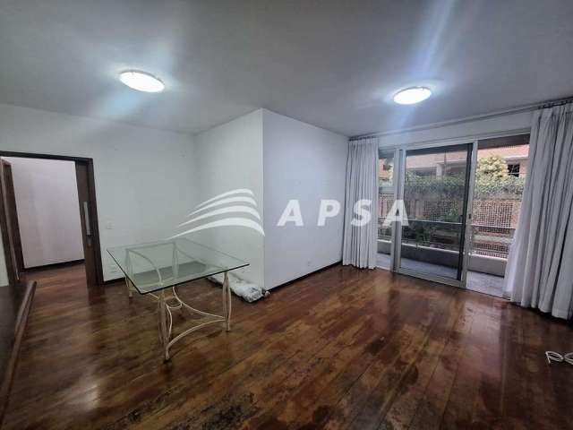 Este apartamento de 113m², localizado na lagoa, oferece uma vista incrível para o cristo redentor. a