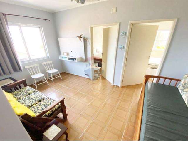 Apartamento de 2 dormitórios a 10 passos da praia do Tombo com vista para o mar