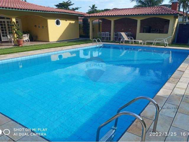 Casa com 6 suítes a venda na praia do Guaiuba.