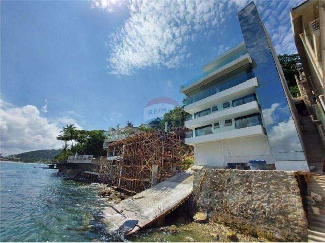 Casa em condomínio à venda na Praia da Enseada - Guarujá