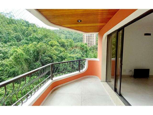 Lindo Apartamento com 185 m2 a 350 Metros da Praia de Pitangueiras a Venda