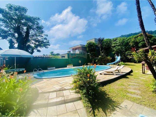 Casa com 3 dormitórios à venda, 810m² por R$ 1.700.000 - Jardim Guaiuba - Guarujá/SP