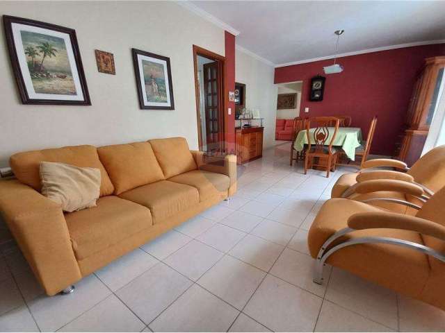 Apartamento com 3 dormitórios (1 suíte) 1 vaga à venda por R$ 650.000,00 - Praia das Pitangueiras - Guarujá - SP