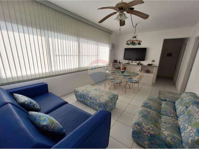 Apartamento na praia de Pitangueiras, 02 dormitórios com garagem, a venda por 395mil.