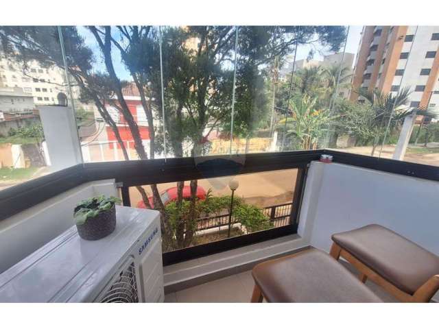 Apartamento totalmente reformado à venda no Guarujá