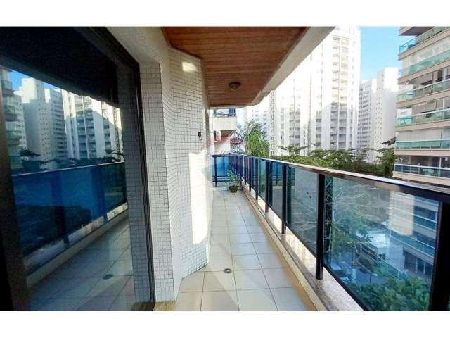 Lindo Apartamento de 65 m2 a 100 metros da Praia de Pitangueiras a Venda