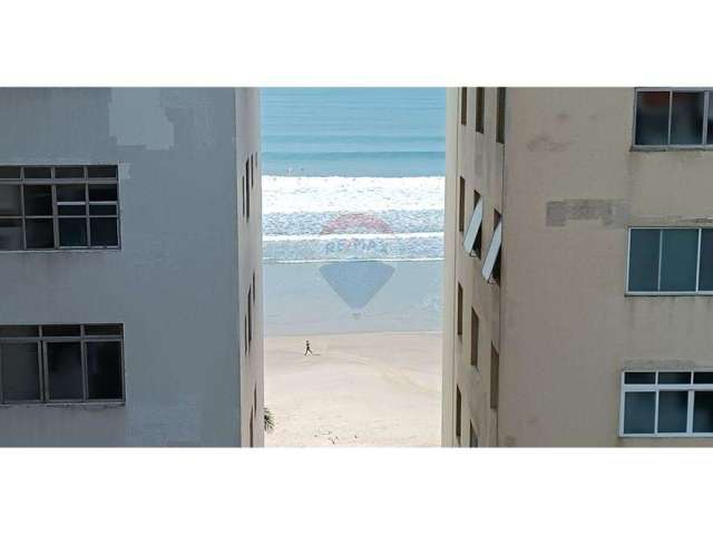 Apartamento 2 quartos meia quadra da praia com vista mar